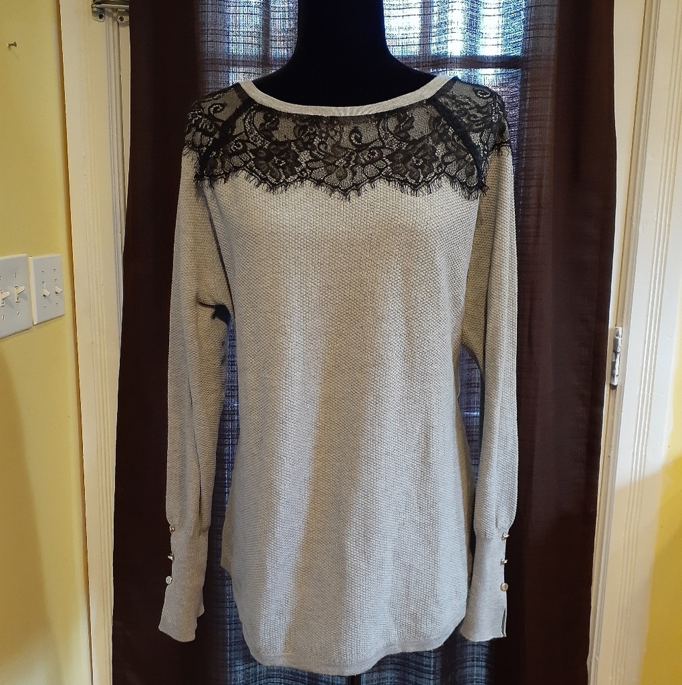 💥4 for $25💥 Womans XL gray sweater w/black lace